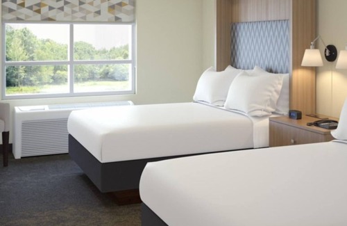 Sioux Falls Hotel | Holiday Inn & Suites Sioux Falls - Airport by IHG
