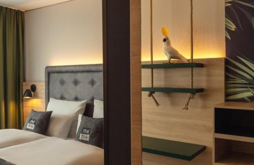 Neuenland Hotel | Holiday Inn - the niu, Crusoe Bremen Airport by IHG