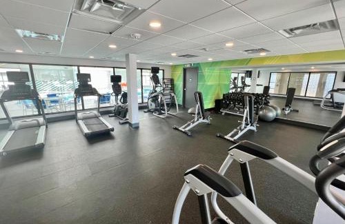 Etobicoke Hotel | Holiday Inn Toronto Airport East by IHG