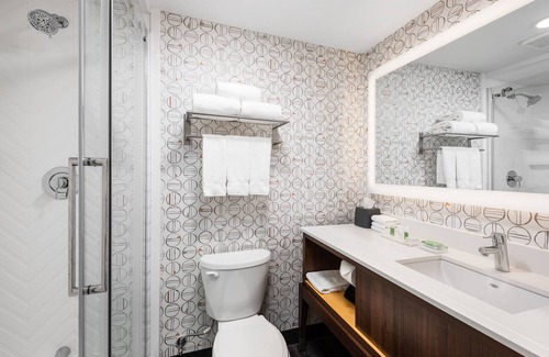 Etobicoke Hotel | Holiday Inn Toronto Airport East by IHG