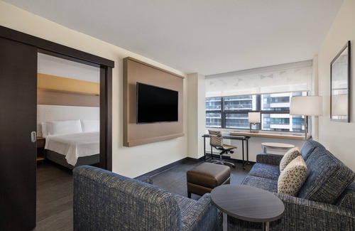 Church and Wellesley Hotel | Holiday Inn Toronto Downtown Centre by IHG