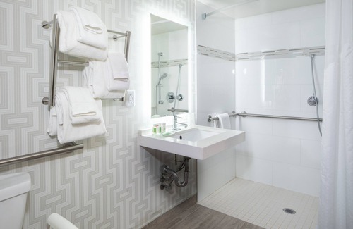 College Park Hotel | Holiday Inn Washington-College Pk (I-95) by IHG