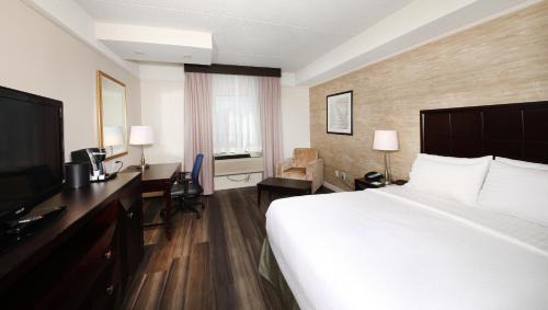 Windsor Hotel | Holiday Inn Windsor - Ambassador Bridge by IHG