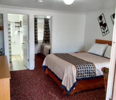 Larkspur Hotel | Holiday Motel Bend