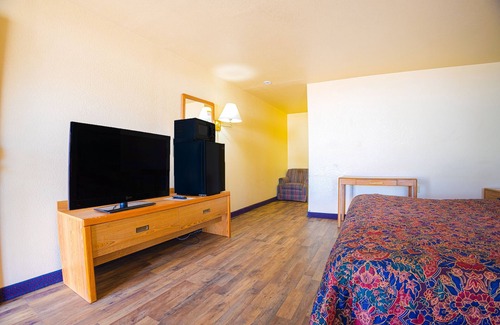 Lordsburg Hotel | Holiday Motel, Lordsburg By OYO