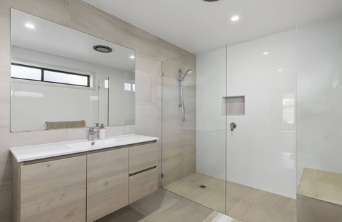 Woolgoolga House | Holiday on Nelson - Modern, stylish townhouse