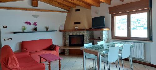 Peschiera Maraglio Apartment | holiday on the island