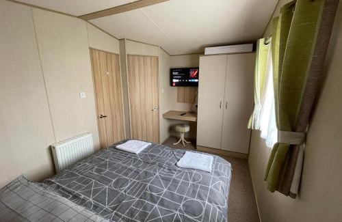 Leysdown-on-Sea House | Holiday park caravan Fluffy in Harts Holiday Park