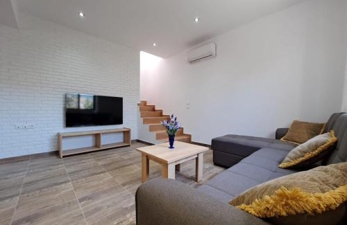 Archangelos House | Holiday Residence in Masari