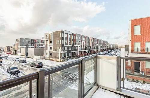 Downsview House | Holiday retreat in Toronto