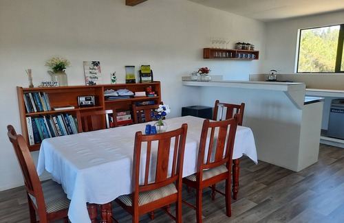 Whangapoua Cottage | Holiday Retreat - Sea Views - Pure R & R!
