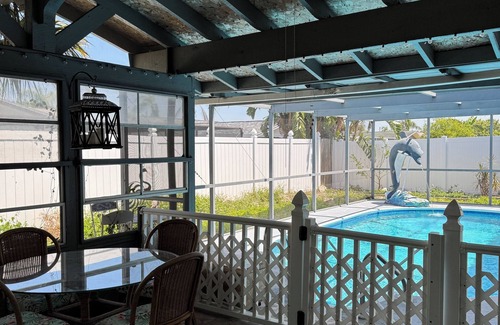 Regency Park House | Holiday Specials - Ask! Dog-Friendly Tropical Getaway with a Covered Pool