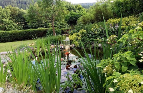 Zueschen Apartment | Holiday studio with two single beds and a sun terrace in the mountains