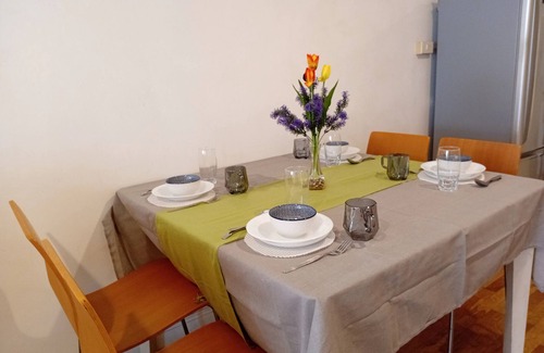 Khlong Toei Apartment | HOLIDAY HOME BANGKOK offers you a100%self-catering home hospitality.