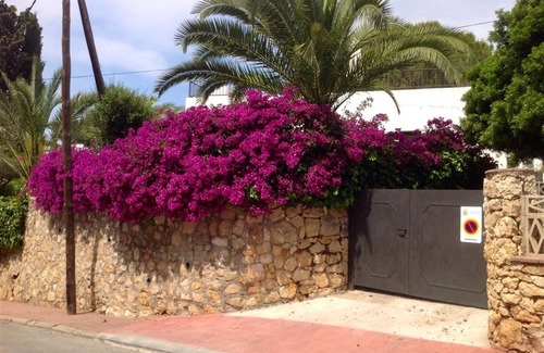 Tarragona Villa | Holiday Villa in Tarragona with Open Terrace, Garden & Wi-Fi