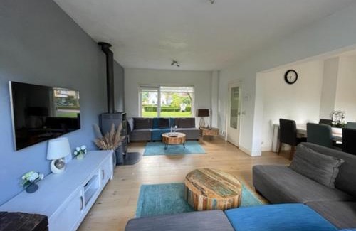 Heerhugowaard Villa | HolidayHome Zonnestraal 9p Amsterdam and the beach