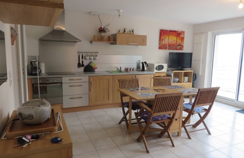 Etables-sur-Mer Apartment | Holidays facing the sea, feet in the water.