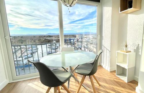 Santa Margarida Apartment | Holidays Penthouse vues panoramiques sur le Port naval,un séjour élégant assuré " Wifi Pàrquing gratuït