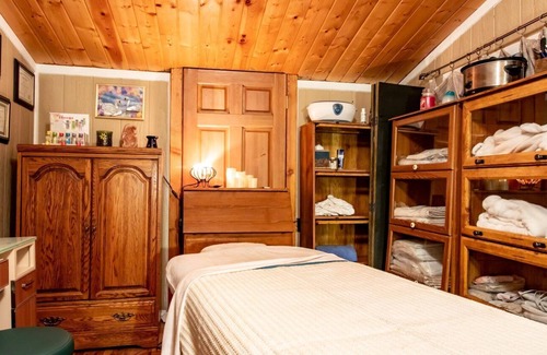 Wrightwood House | Holistic Health Day Spa and Lodging. Unit 2 Pampering in the Big Pines