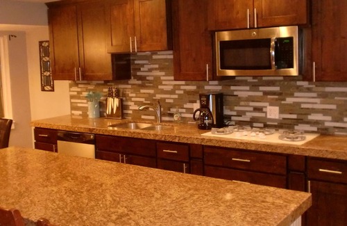 Murray House | Holladay home, 20 minutes to Snowbird/Alta or 10 minutes to downtown Salt Lake