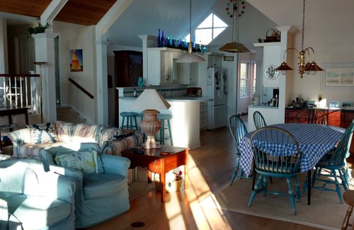 West Olive House | Holland Pine Bluff Cottage on Lake Michigan