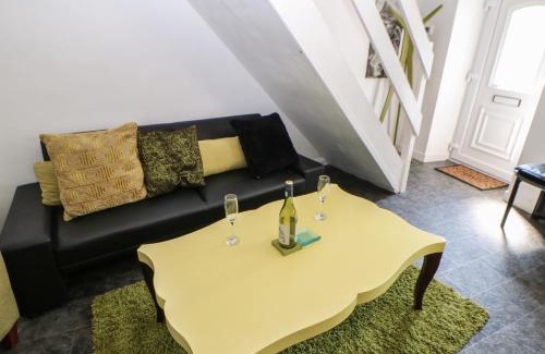 Haltwhistle House | Hollie Cottage
