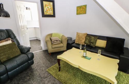Haltwhistle House | Hollie Cottage