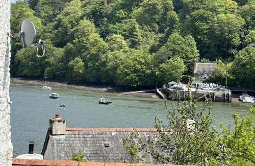 Dittisham House | Holly Cottage - characterful cottage a stones throw from river Dart with front & back patios