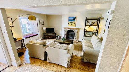 Dittisham House | Holly Cottage - characterful cottage a stones throw from river Dart with front & back patios