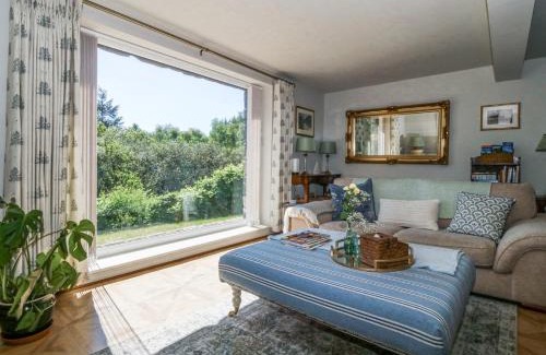 Henryd House | Holly Cottage