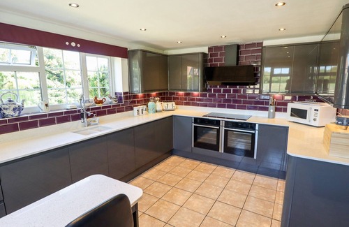 Holton Le Clay Cottage | Holly Cottage