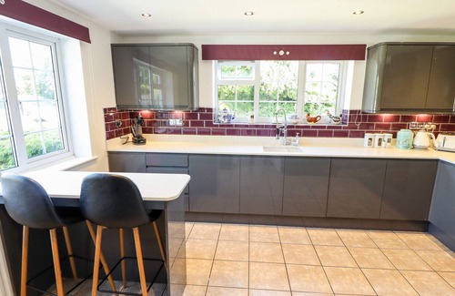 Holton Le Clay Cottage | Holly Cottage