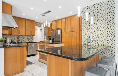Hollywood Lakes House | Holly's Hacienda w/Heated Pool + Patio Area