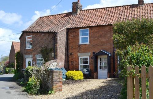Docking House | Hollyhocks Cottage