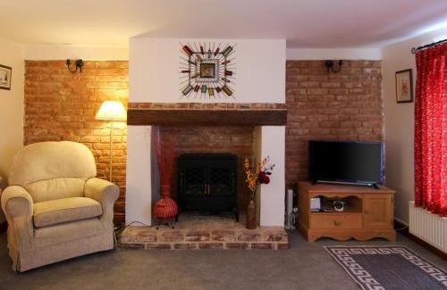 Docking House | Hollyhocks Cottage