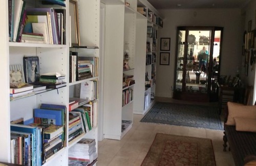 Trentham Bed & Breakfast | Hollyoak - A delightful English style house just 300 meters from High Street