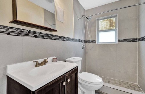 North Beach Apartment | Hollywood Beach |Steps to the Ocean| Vacation Spot