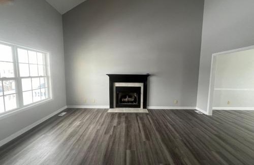 Clarksville House | Hollywood Hideaway
