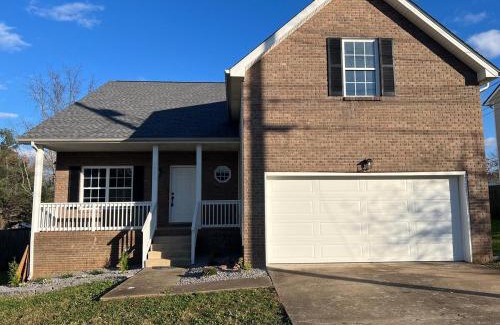 Clarksville House | Hollywood Hideaway