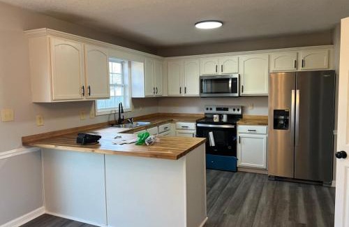 Clarksville House | Hollywood Hideaway