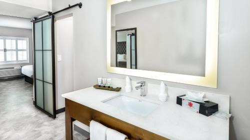 Gardena Hotel | Hollywood Inn Suites Hotel