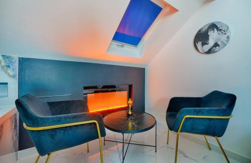 Montgeron Apartment | Hollywood Love Jacuzzi