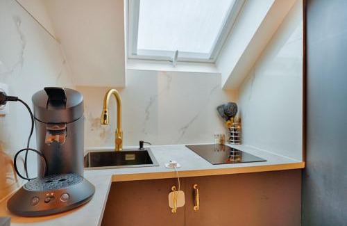 Montgeron Apartment | Hollywood Love Jacuzzi