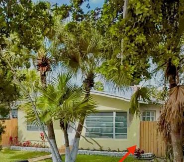 Parkside Apartment | Hollywood Studio Villa - Close to Beach & Downtown