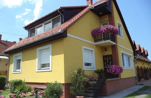Balatonfoldvar House | Holp Vendégház
