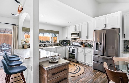 East Congress House | HOLY DUCK! Free Heated Pool ~Outdoor TV's~ Firepit