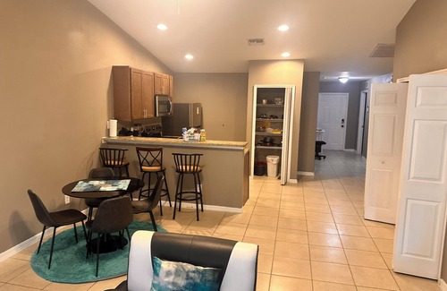 Westminister Apartment | Holy Resisdence, 3-bedroom apartment in awesome Lehigh Acres with WiFi, AC