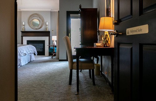 Valparaiso Apartment | Holyrood Suite at Aberdeen