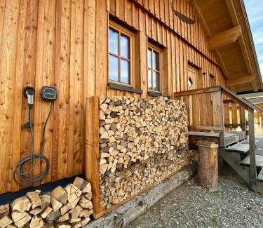 Lachtal Ski Chalet | Holzknechthütte