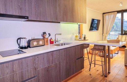Puerto Varas Apartment | HOM I Terraza con vista parcial al Lago